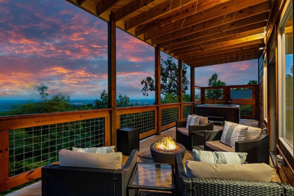 New Luxury Cabin With Stunning Mountainviews,Hottub, Firepit, Fireplace,2 Kingbeds, 2 Covereddecks,Bbqgrill, Shuffleboard And Pool Access Sevierville Exterior foto